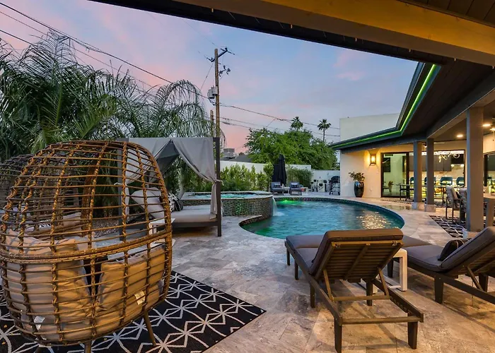 Holiday home 75th Place - Luxe Pool Walk To Old Town