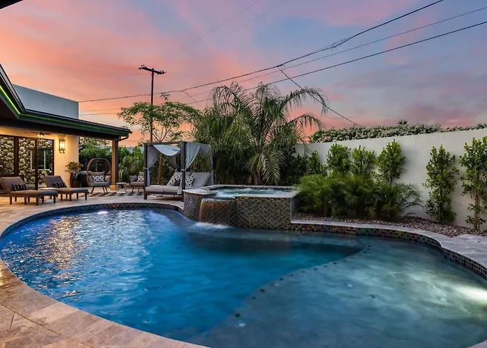 75th Place - Luxe Pool Walk To Old Town