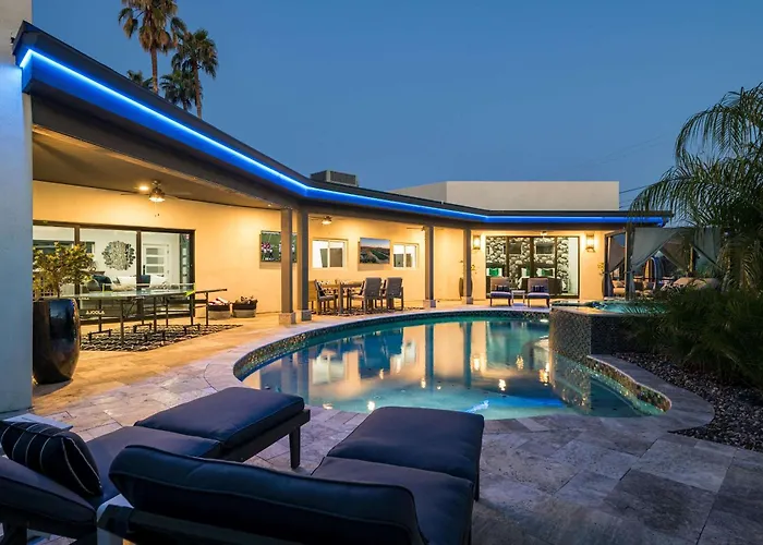 Holiday home 75th Place - Luxe Pool Walk To Old Town