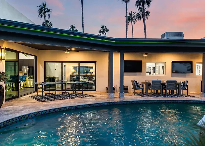 75th Place - Luxe Pool Walk To Old Town Holiday home Scottsdale