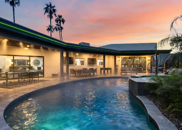 Holiday home 75th Place - Luxe Pool Walk To Old Town *