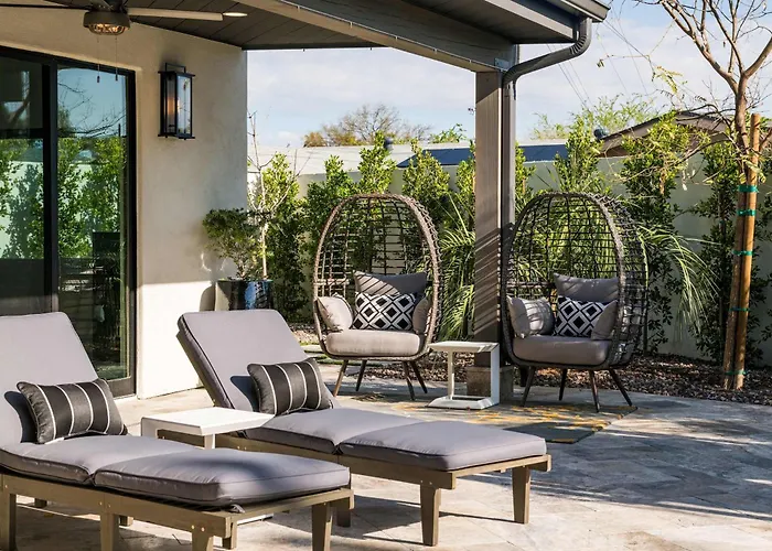 75th Place - Luxe Pool Walk To Old Town Scottsdale