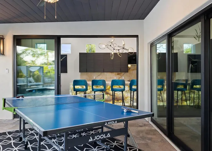 75th Place - Luxe Pool Walk To Old Town Holiday home