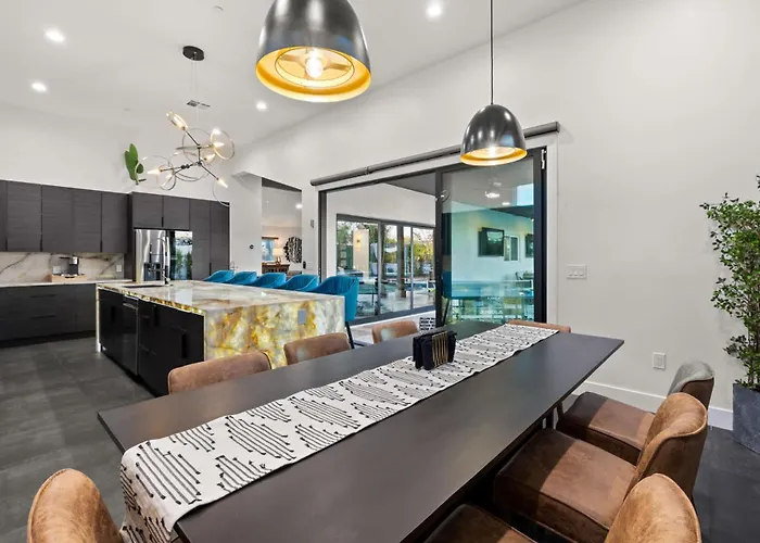75th Place - Luxe Pool Walk To Old Town Holiday home *