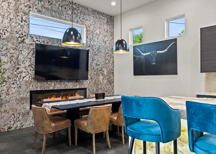 Holiday home 75th Place - Luxe Pool Walk To Old Town *
