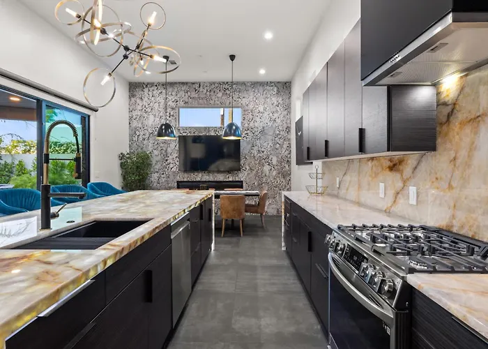 75th Place - Luxe Pool Walk To Old Town Holiday home Scottsdale