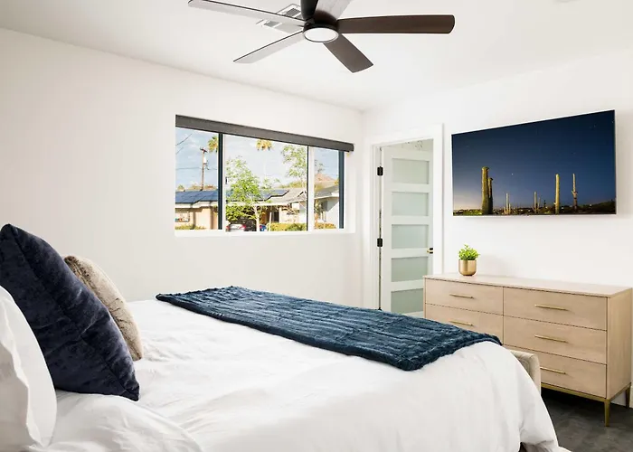 Holiday home 75th Place - Luxe Pool Walk To Old Town