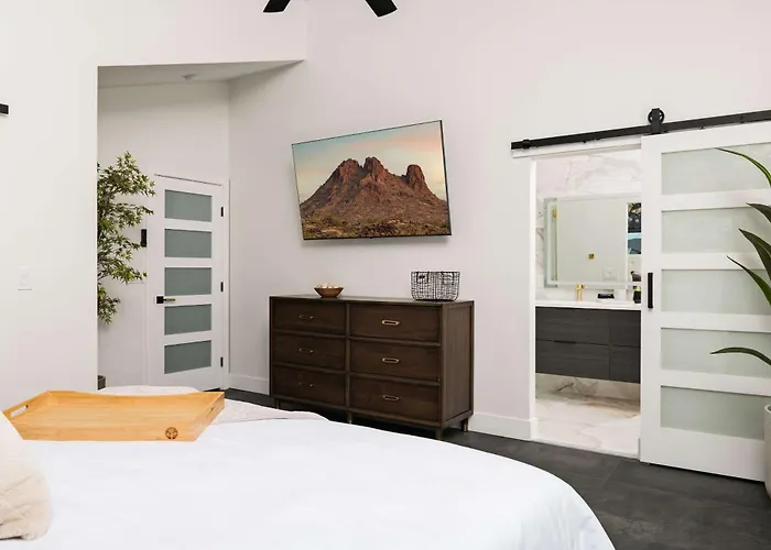 Holiday home 75th Place - Luxe Pool Walk To Old Town