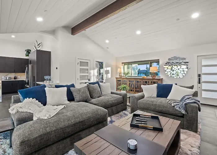 75th Place - Luxe Pool Walk To Old Town Scottsdale