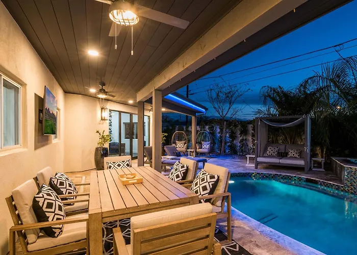 75th Place - Luxe Pool Walk To Old Town Holiday home Scottsdale