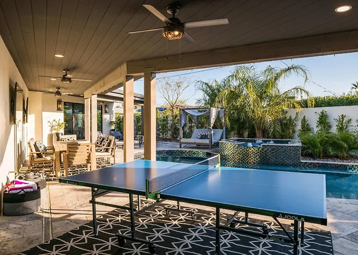 75th Place - Luxe Pool Walk To Old Town Holiday home
