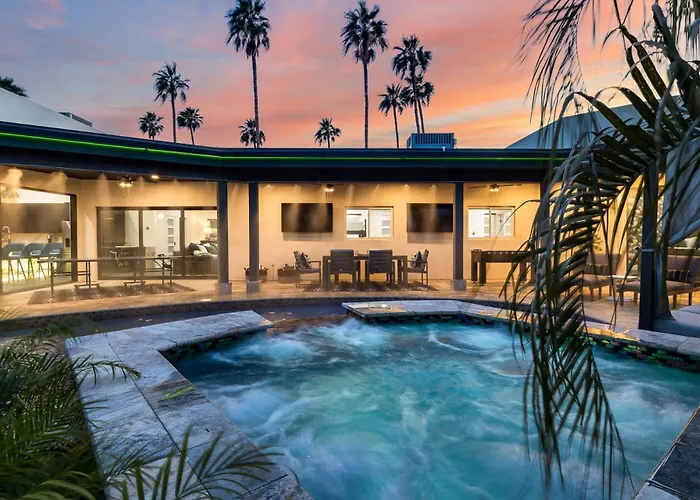 Holiday home 75th Place - Luxe Pool Walk To Old Town