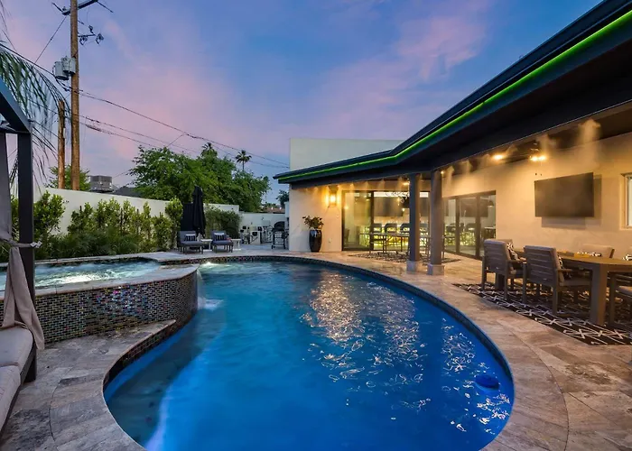 75th Place - Luxe Pool Walk To Old Town *