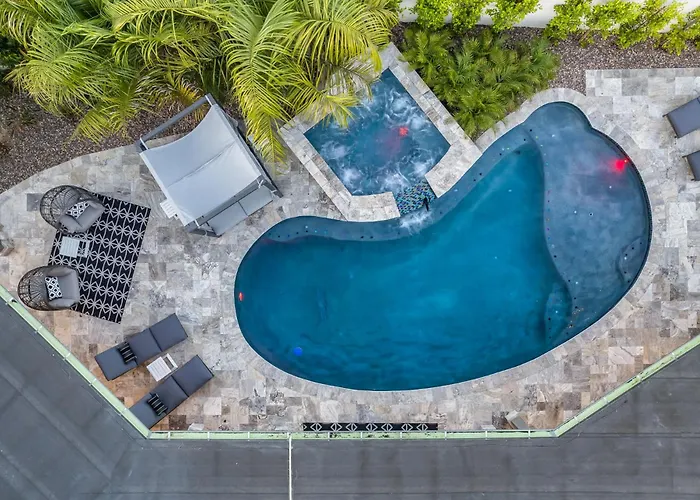75th Place - Luxe Pool Walk To Old Town Scottsdale