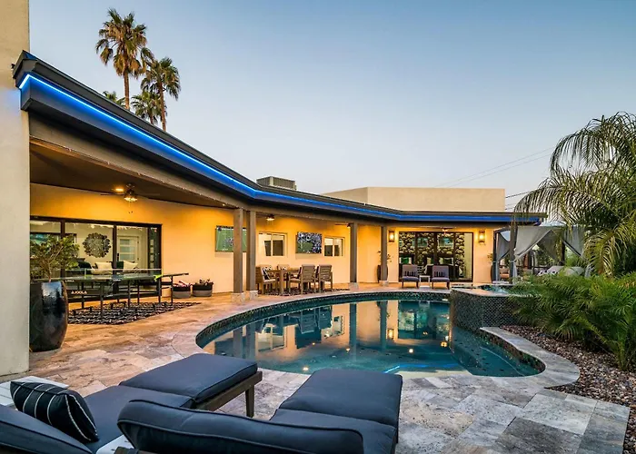 75th Place - Luxe Pool Walk To Old Town Holiday home Scottsdale